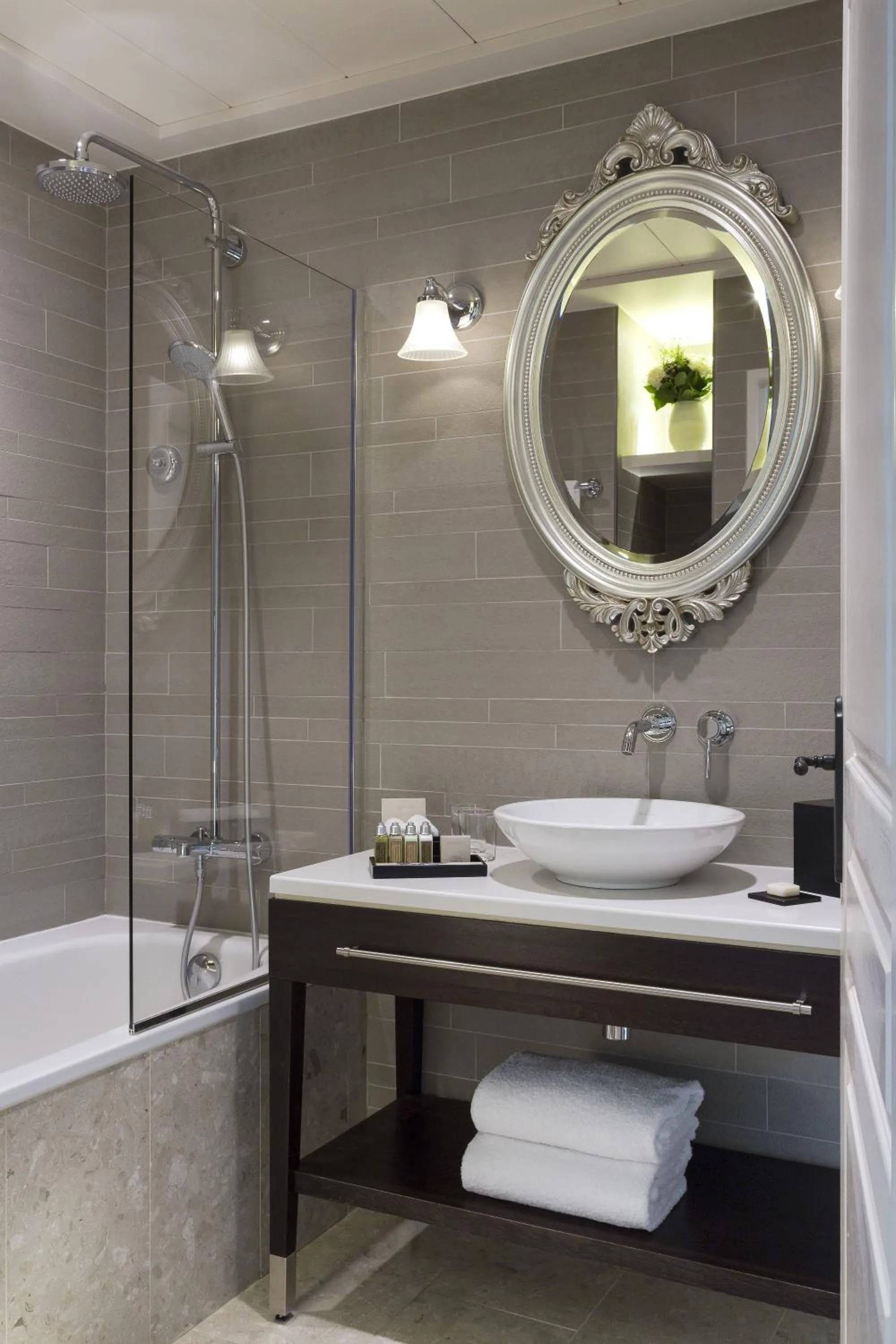 La Clef Louvre Paris by The Crest Collection