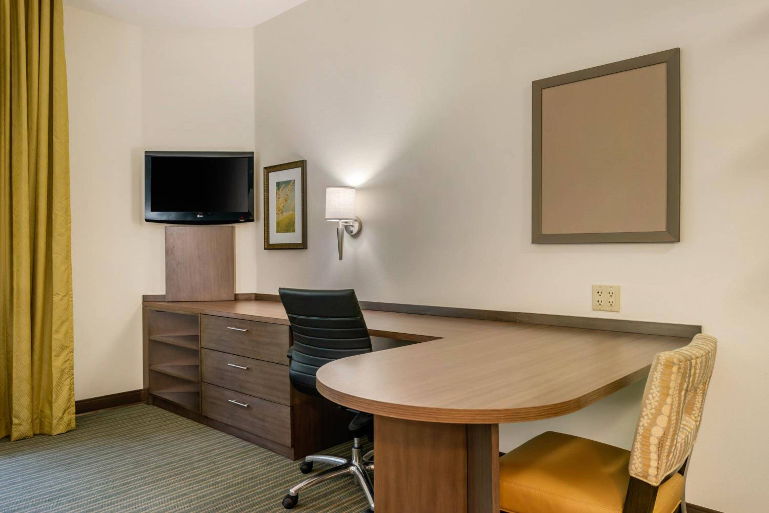 Candlewood Suites Fort Myers-Sanibel Gateway