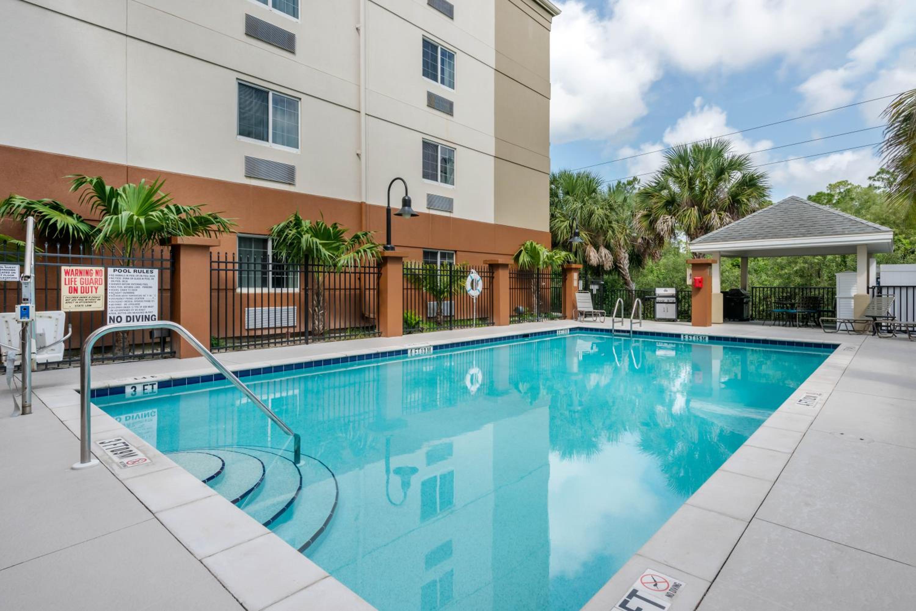 Candlewood Suites Fort Myers-Sanibel Gateway