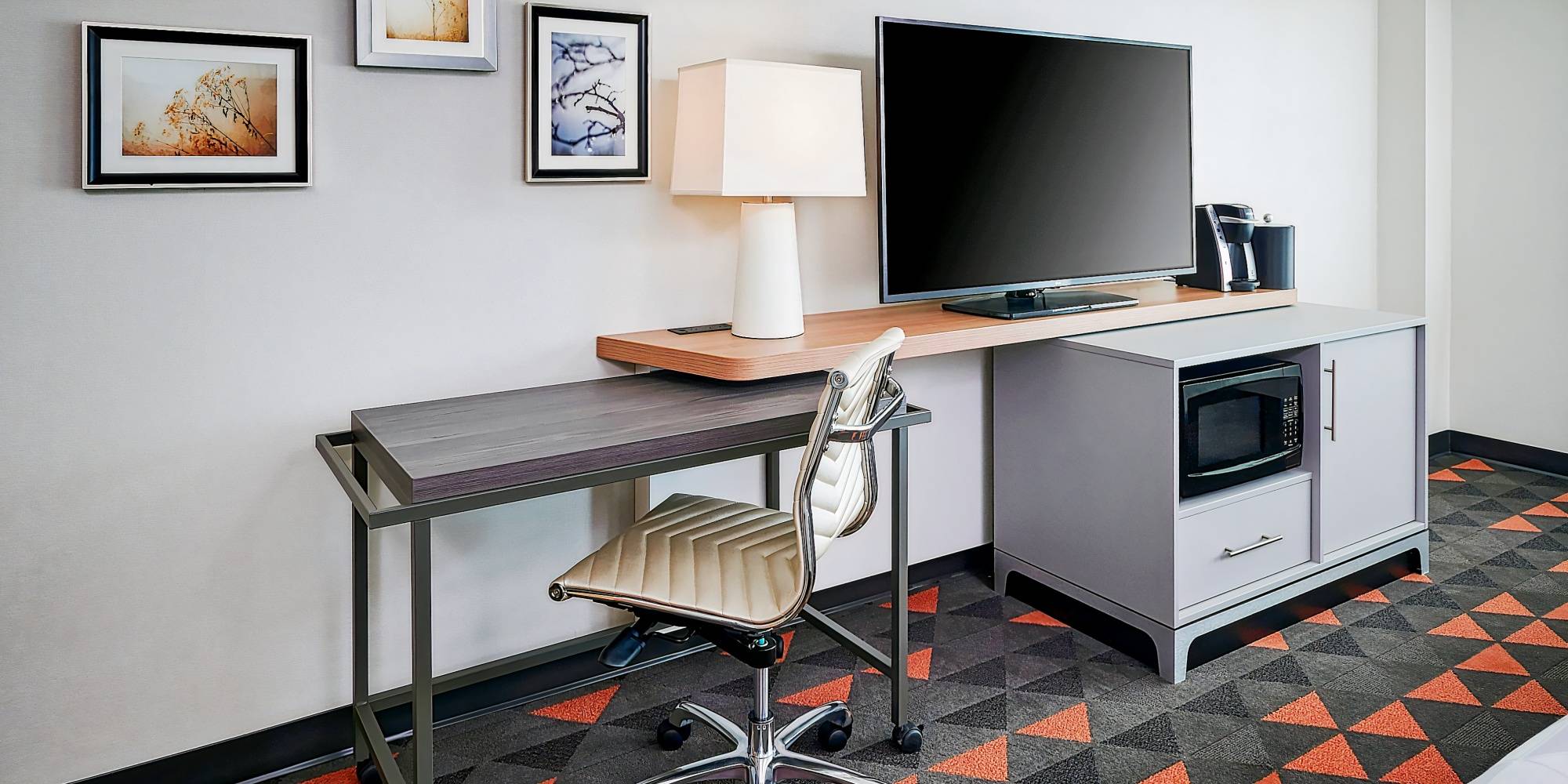 Holiday Inn & Suites Oakville at Bronte, an IHG Hotel