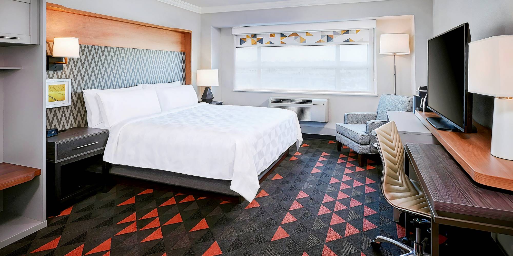 Holiday Inn & Suites Oakville at Bronte, an IHG Hotel