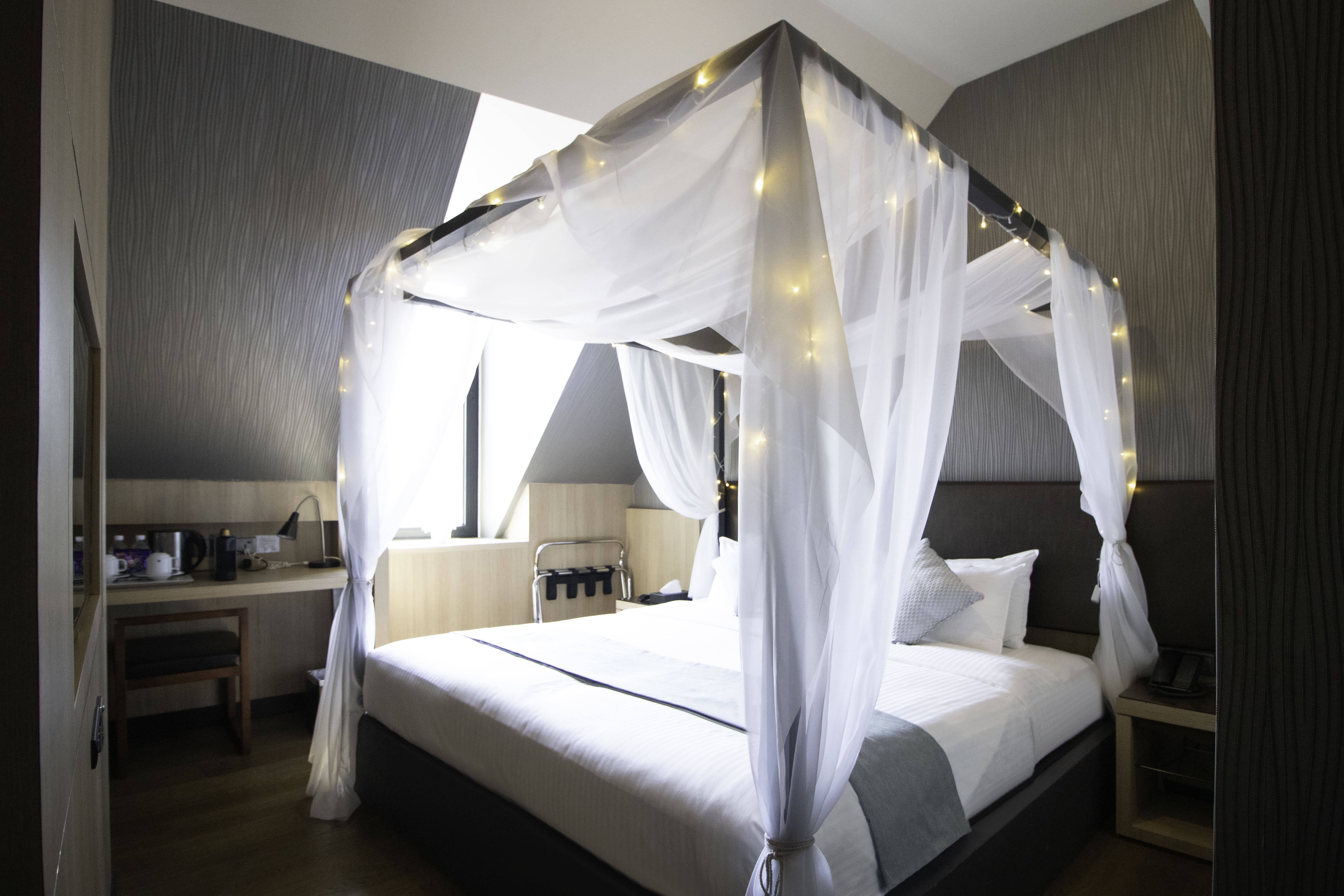 Hotel NuVe Stellar (formerly Aqueen Kitchener)