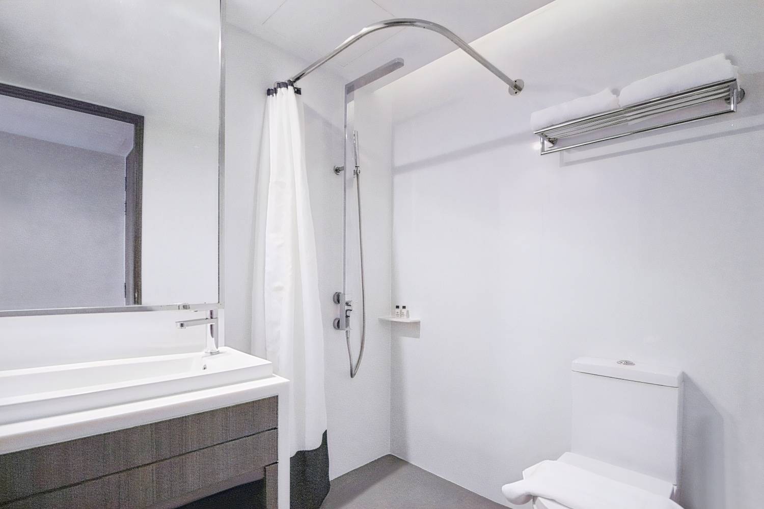 Hotel NuVe Stellar (formerly Aqueen Kitchener)