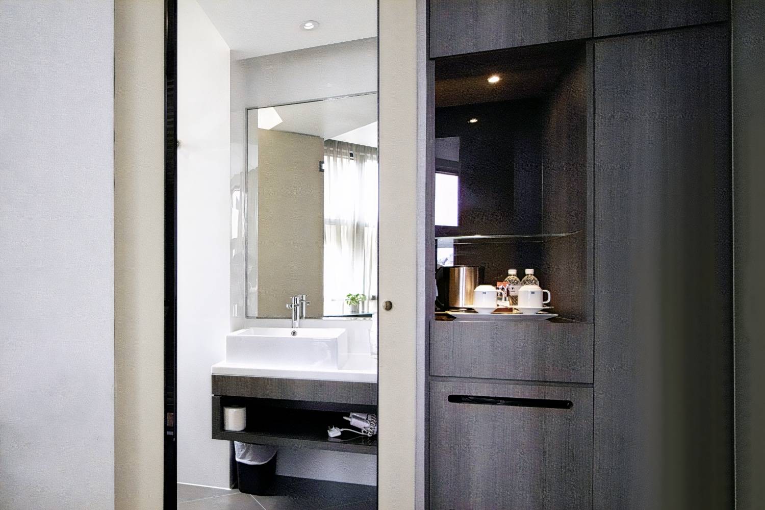 Hotel NuVe Stellar (formerly Aqueen Kitchener)