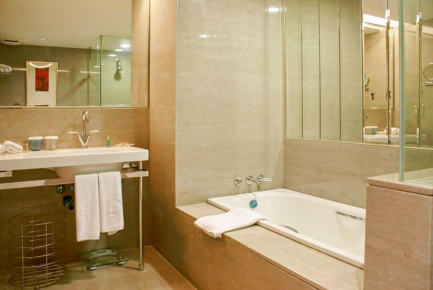 尊爵天際大飯店 Monarch Skyline Hotel