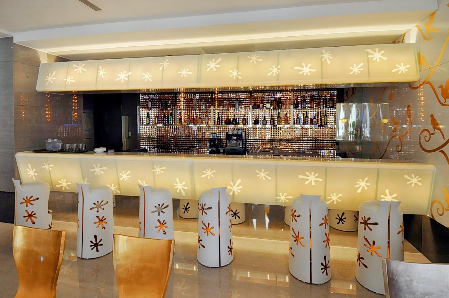 尊爵天際大飯店 Monarch Skyline Hotel