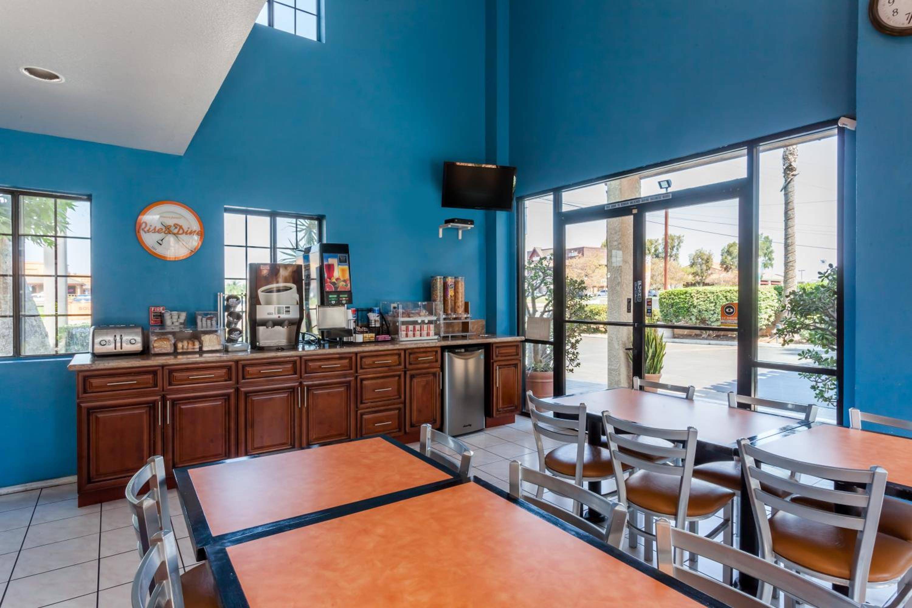 Howard Johnson by Wyndham Norco