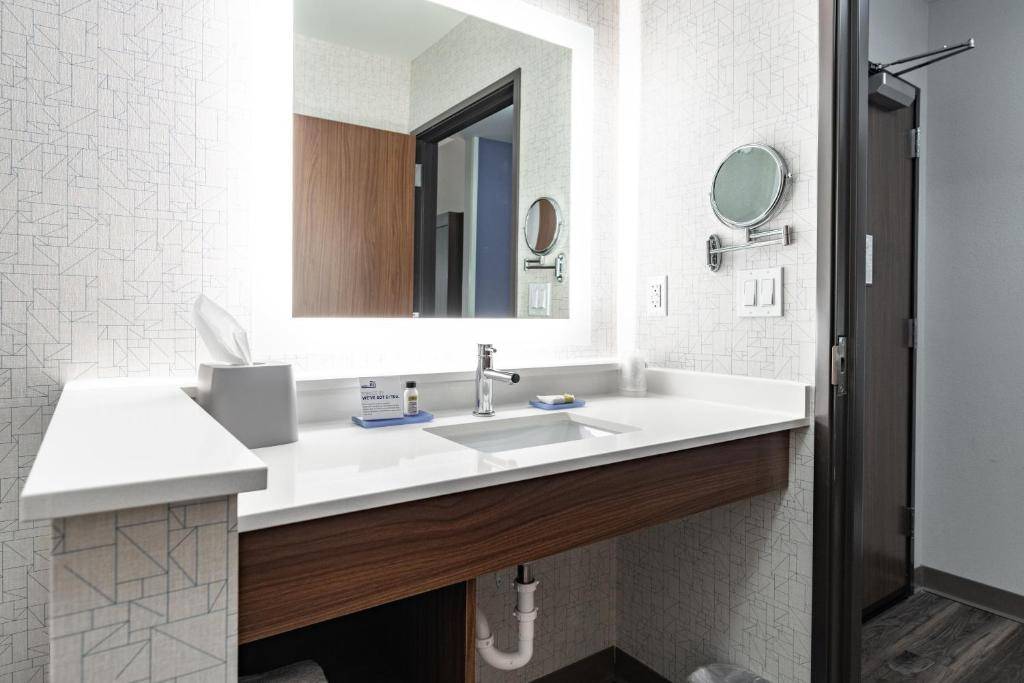 Holiday Inn Express & Suites - Moundsville, an IHG Hotel