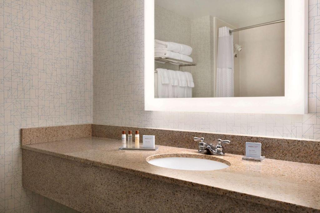 Wingate by Wyndham Vienna Parkersburg