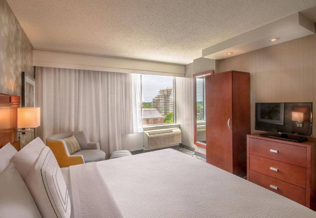 Courtyard by Marriott Bethesda Chevy Chase