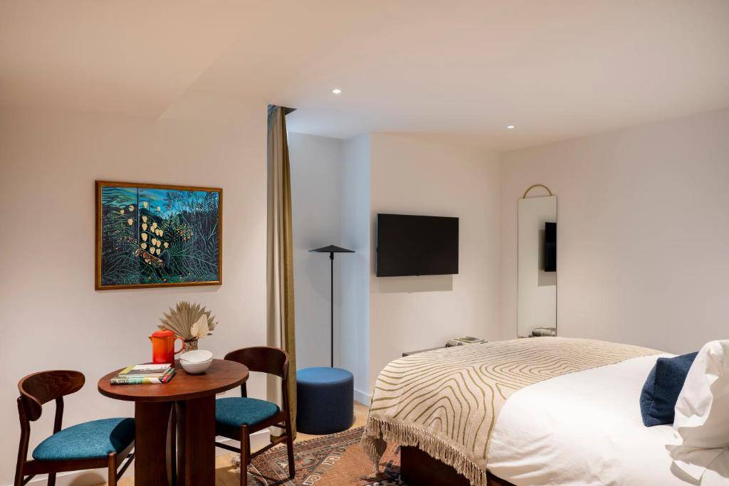 Cove Landmark Pinnacle