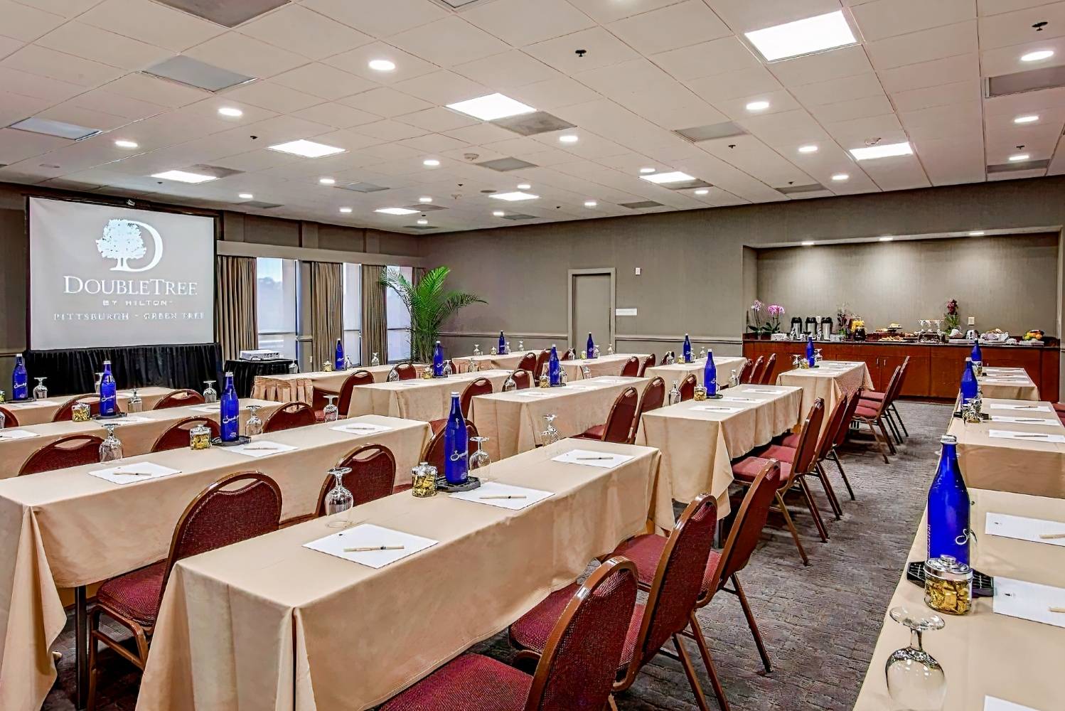 DoubleTree by Hilton Pittsburgh-Green Tree