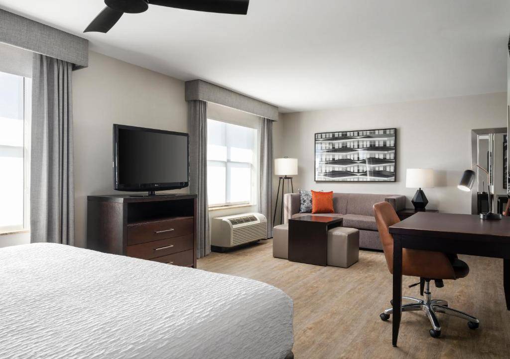 Homewood Suites by Hilton Carle Place - Garden City