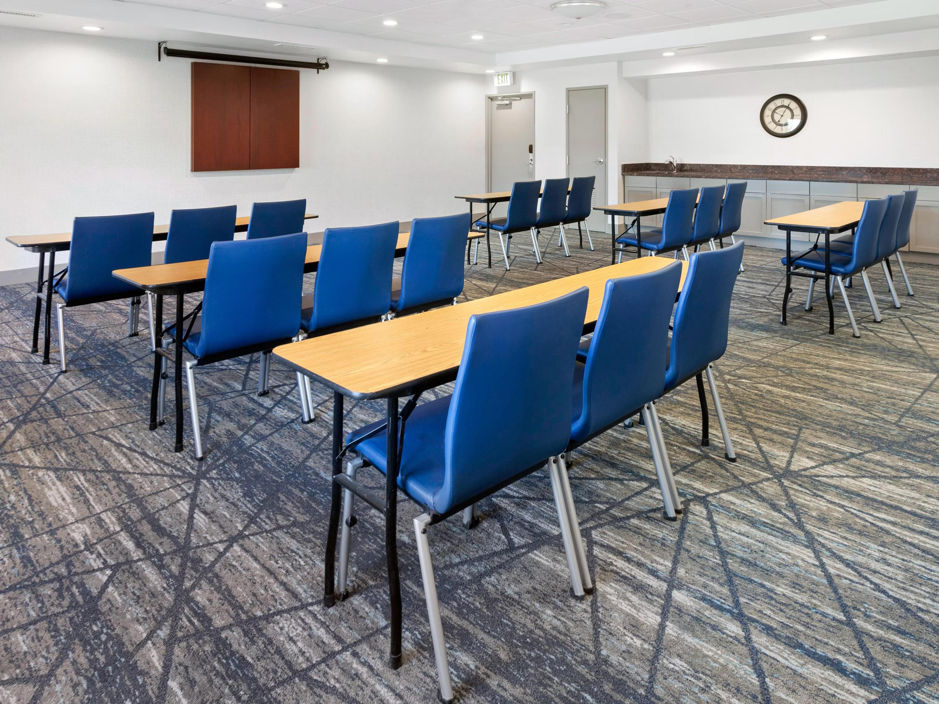 Holiday Inn Express Hotel & Suites Chicago-Algonquin, an IHG Hotel