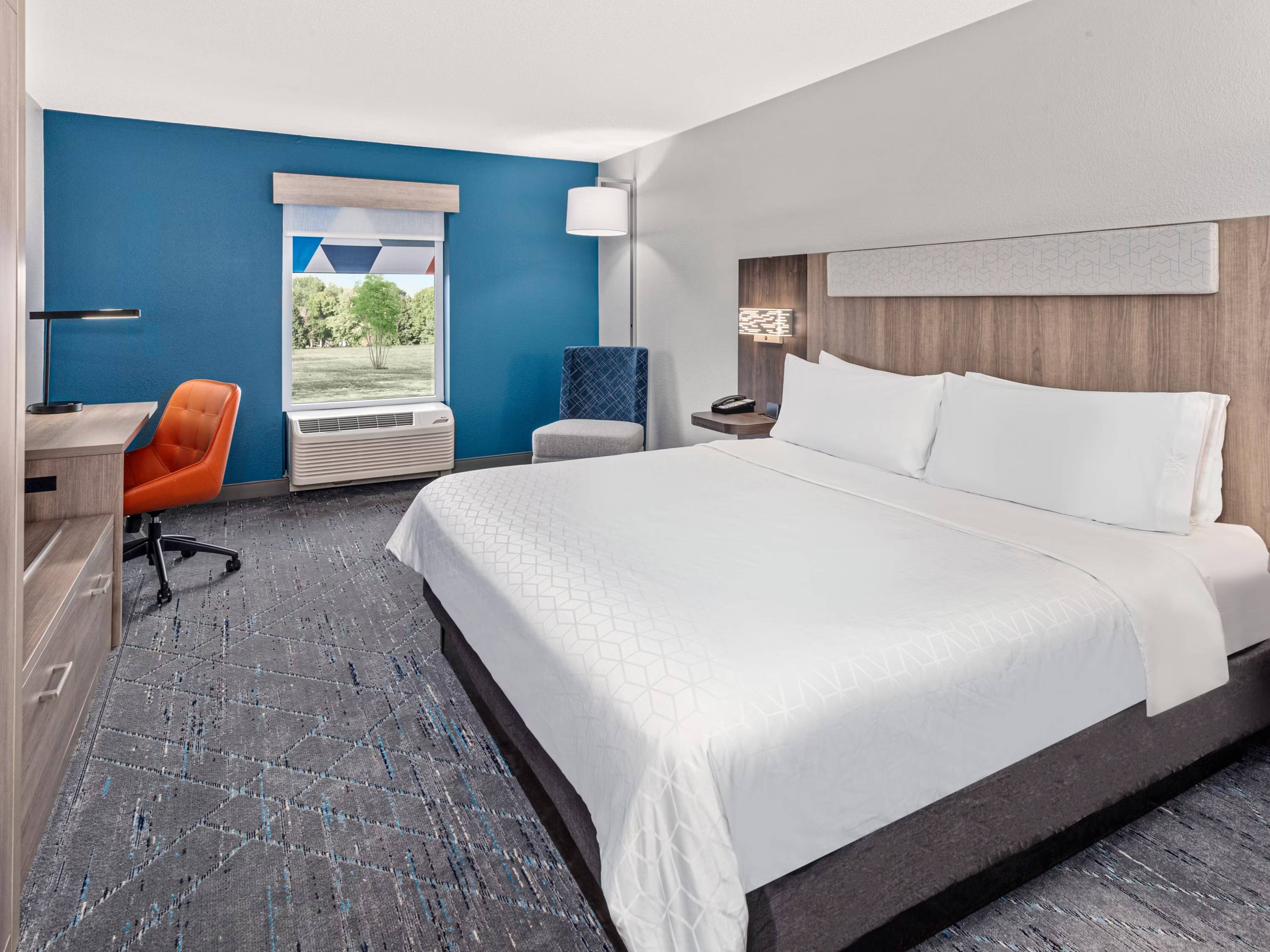 Holiday Inn Express Hotel & Suites Chicago-Algonquin, an IHG Hotel