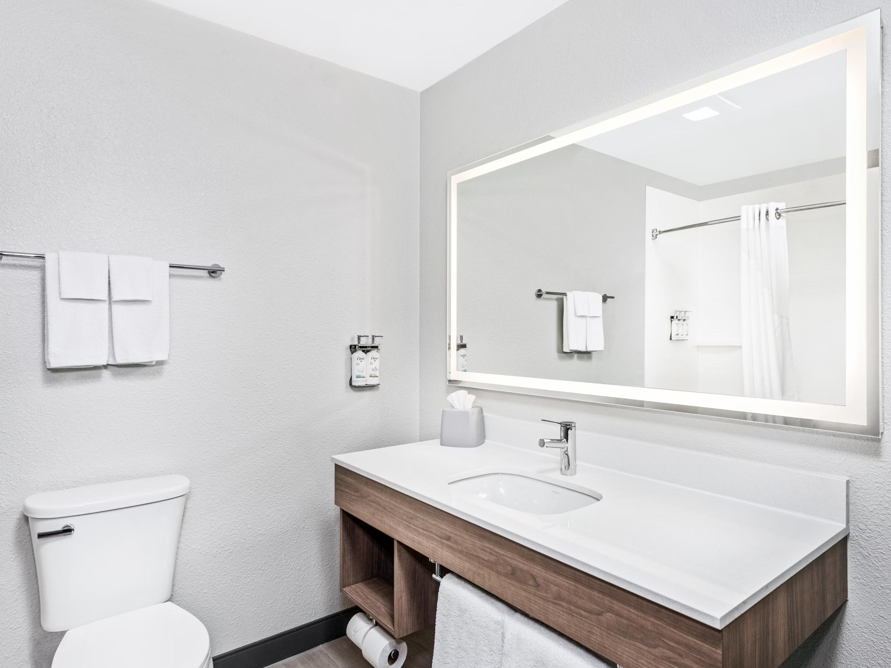 Holiday Inn Express Hotel & Suites Chicago-Algonquin, an IHG Hotel