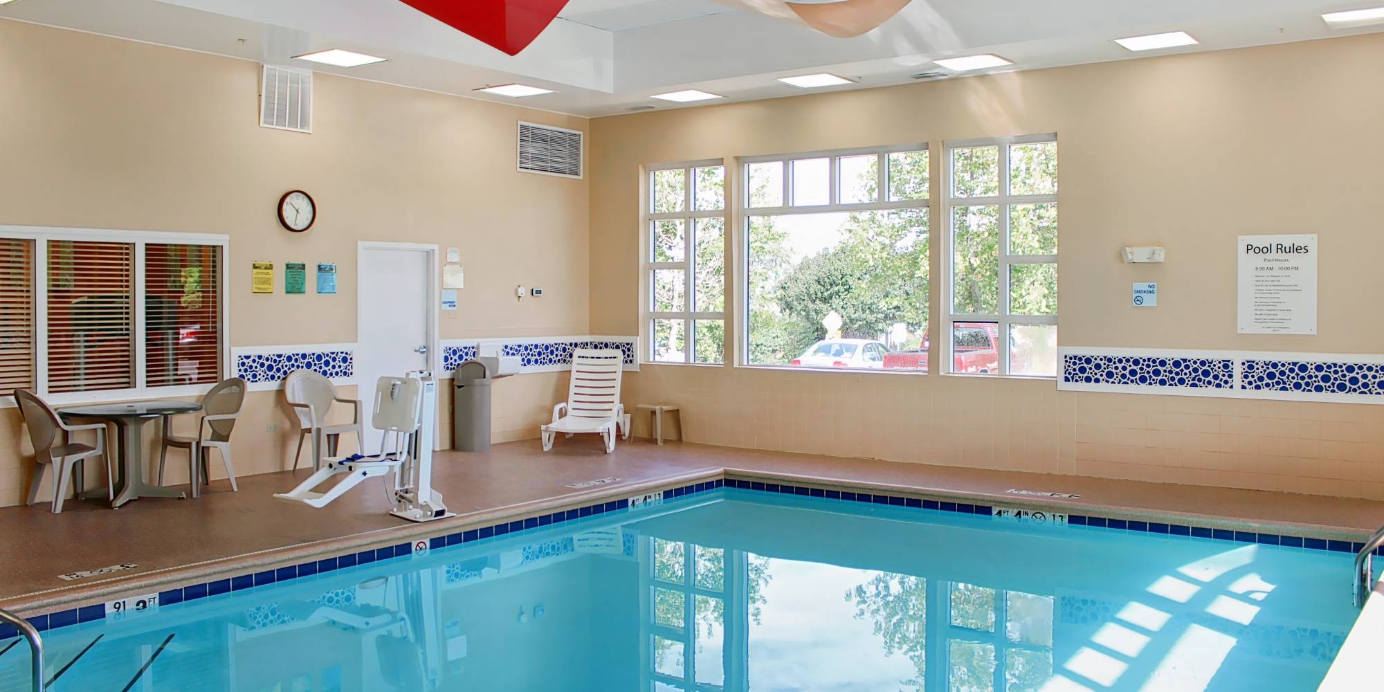 Holiday Inn Express Hotel & Suites Chicago-Algonquin, an IHG Hotel