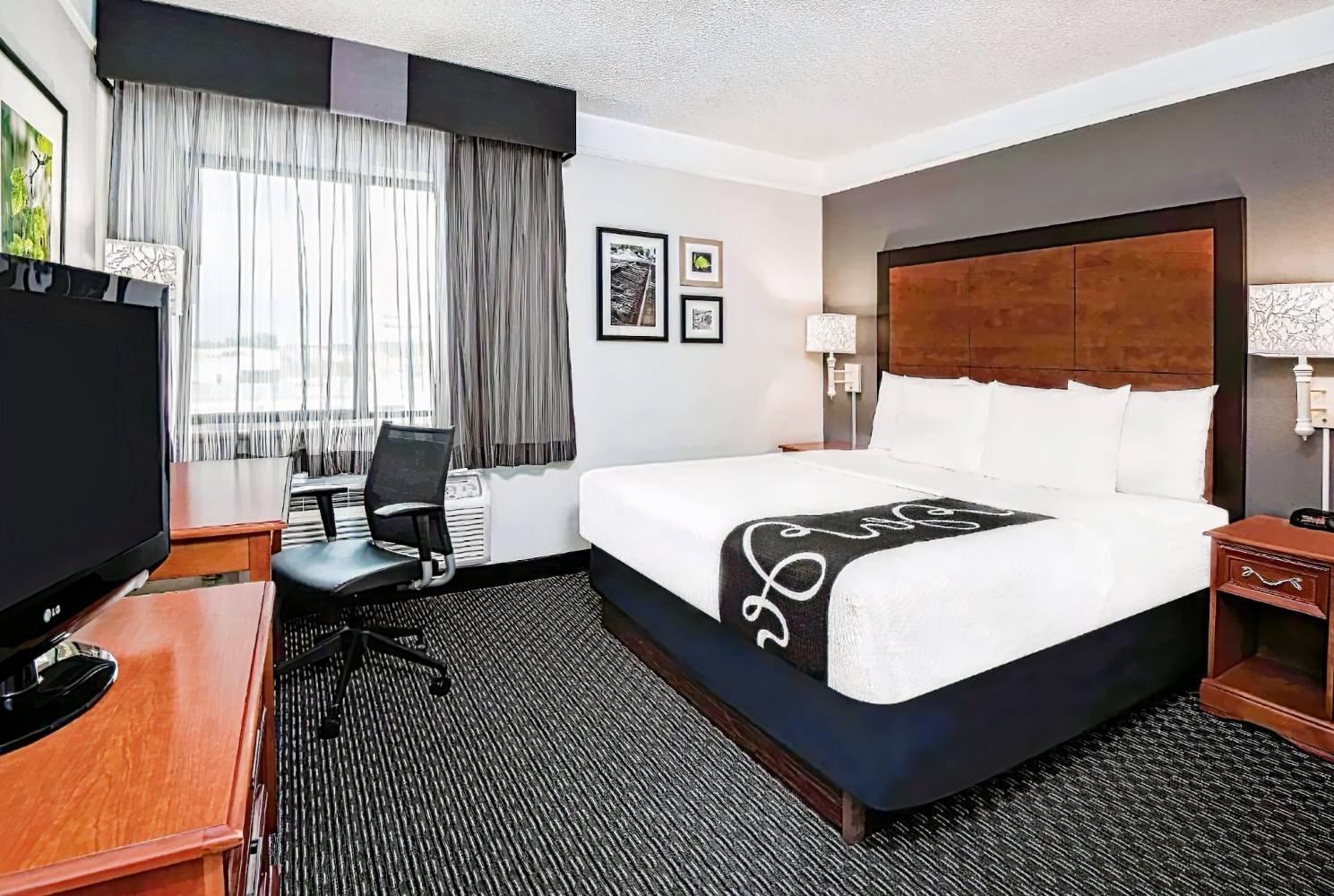 La Quinta Inn & Suites by Wyndham San Antonio Riverwalk