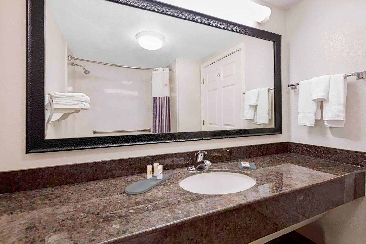 La Quinta Inn & Suites by Wyndham San Antonio Riverwalk