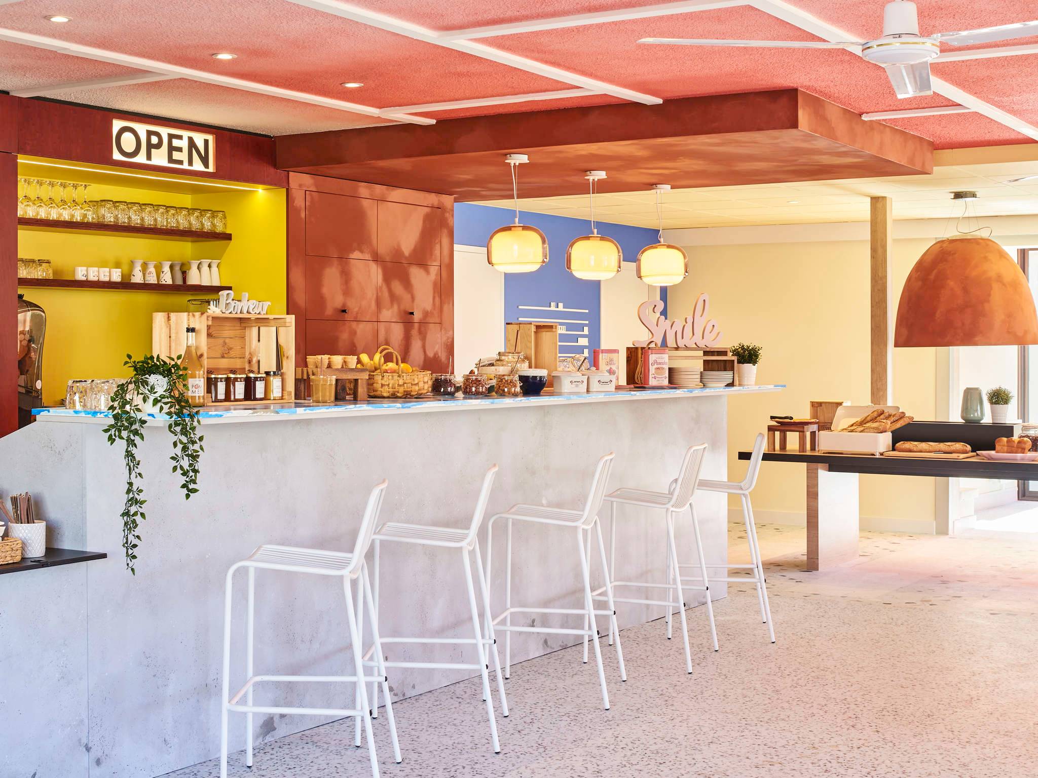 greet hotel Versailles - Voisins Le Bretonneux