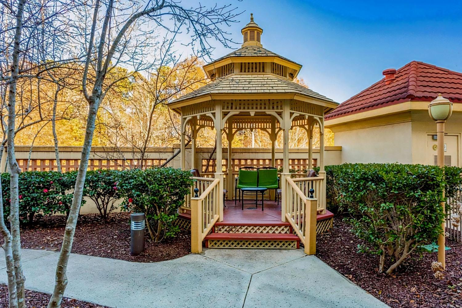 La Quinta Inn & Suites by Wyndham Raleigh Cary