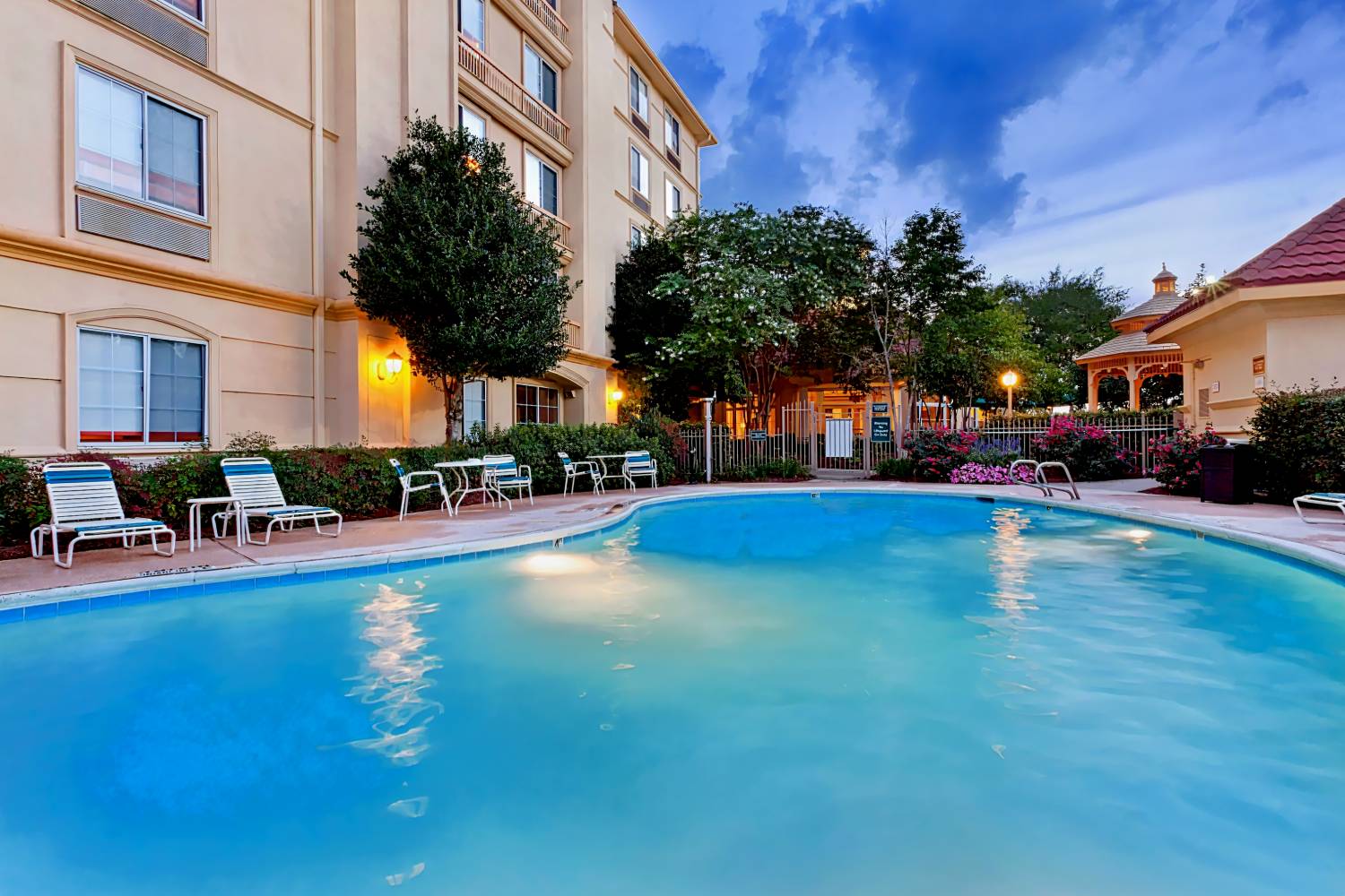 La Quinta Inn & Suites by Wyndham Raleigh Cary