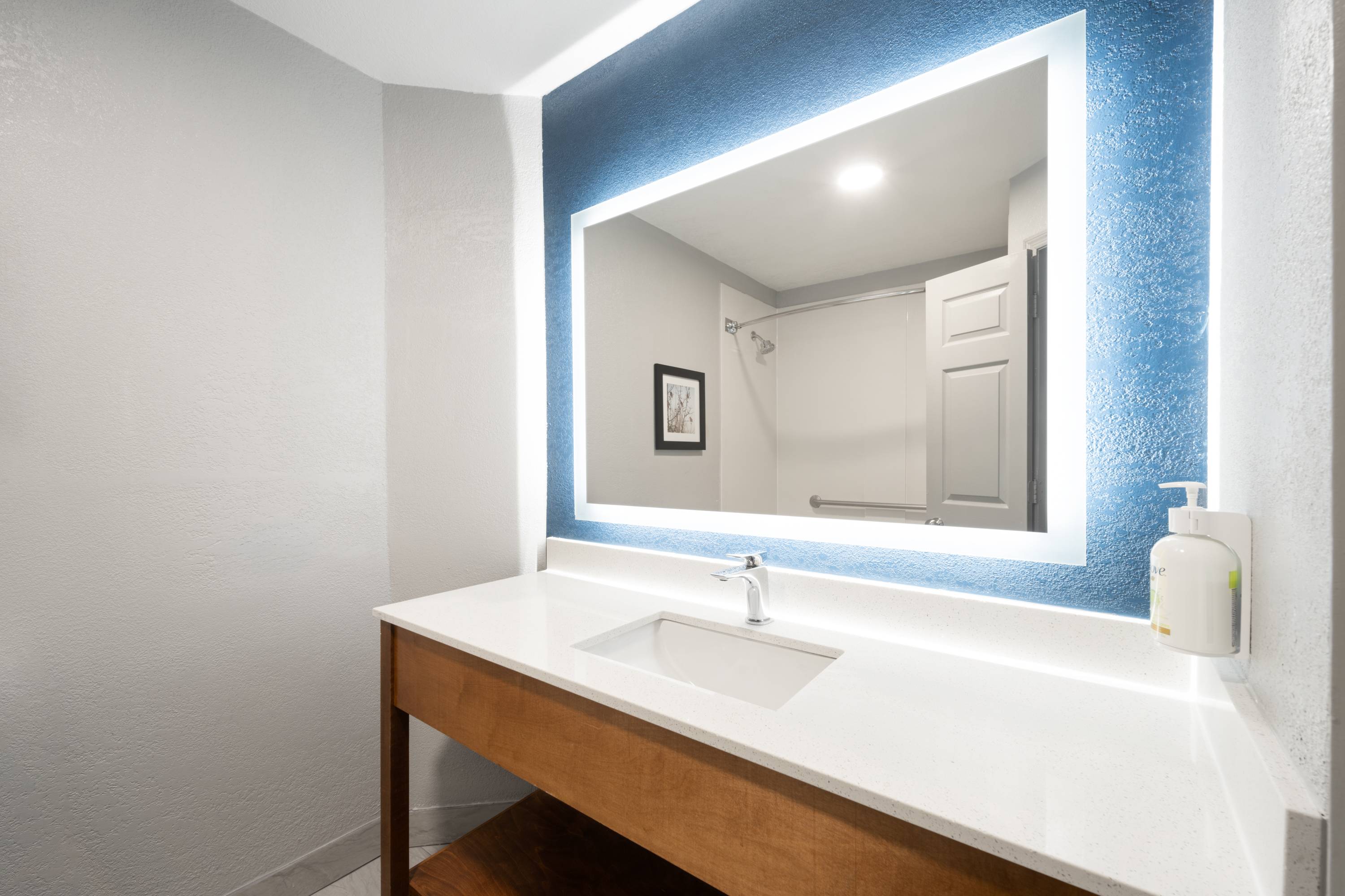 La Quinta Inn & Suites by Wyndham Raleigh Cary