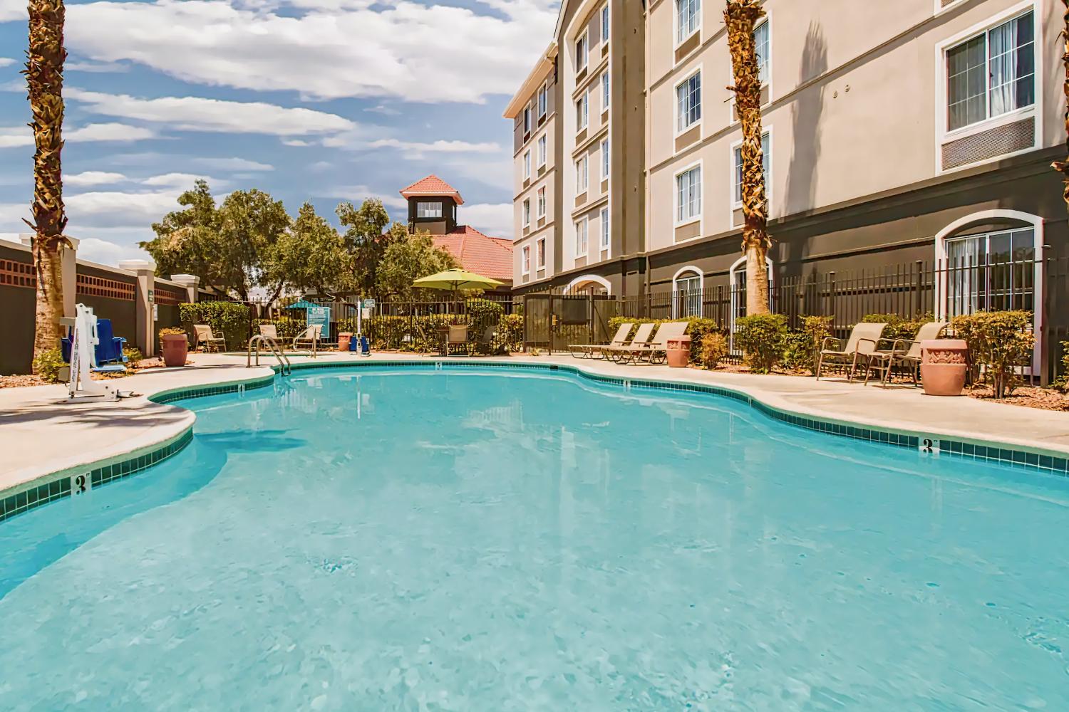 La Quinta Inn & Suites by Wyndham Las Vegas Summerlin Tech