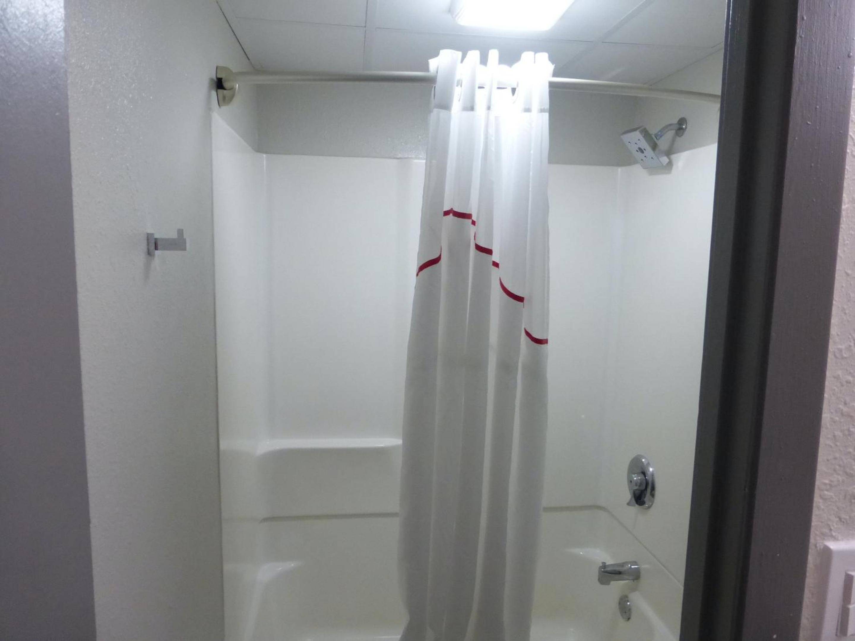 Red Roof Plus Bourbonnais