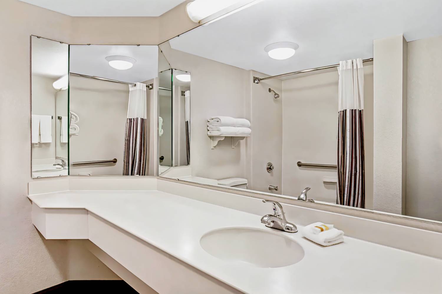 La Quinta Inn & Suites by Wyndham Tucson Airport