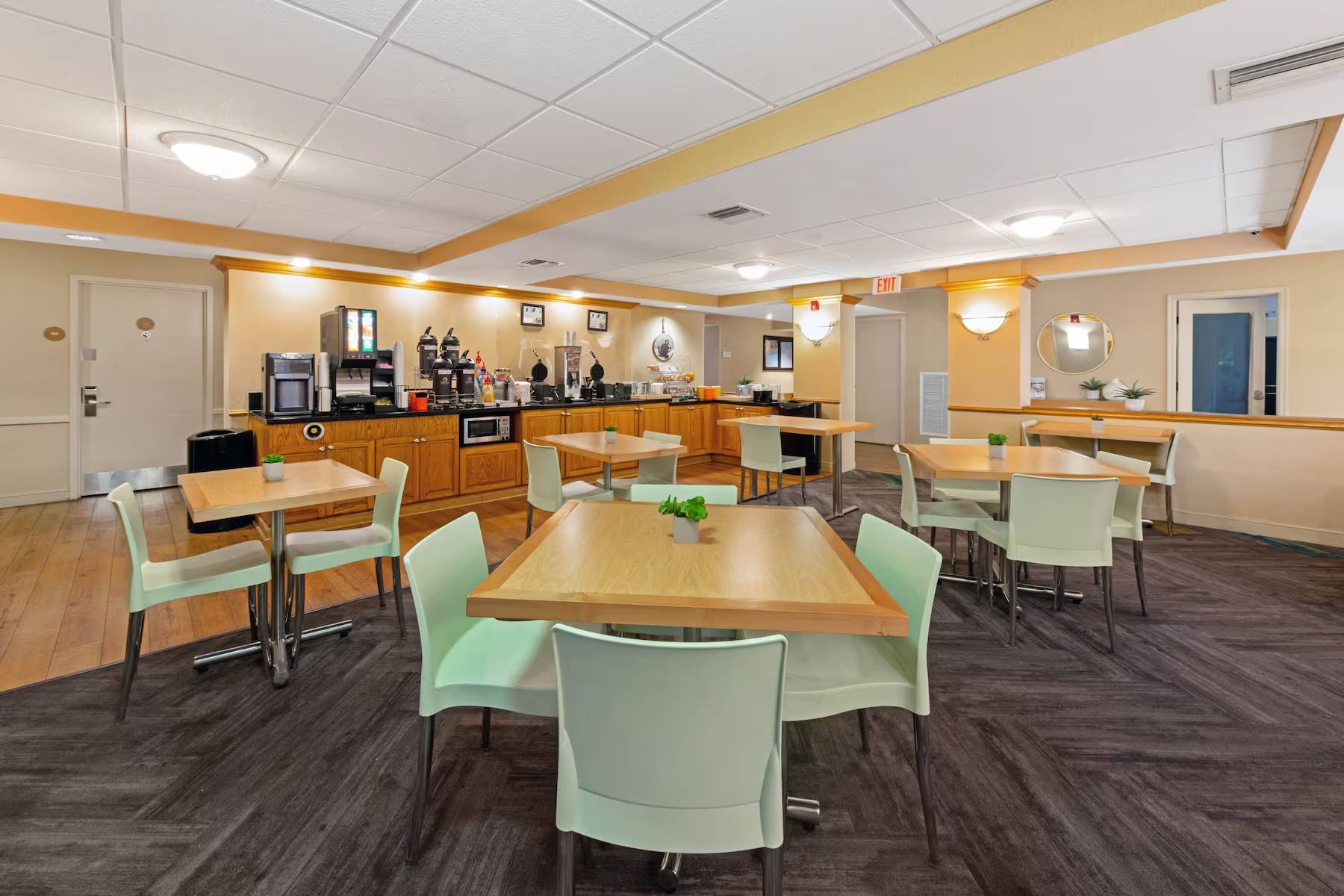 La Quinta Inn & Suites by Wyndham Coral Springs South