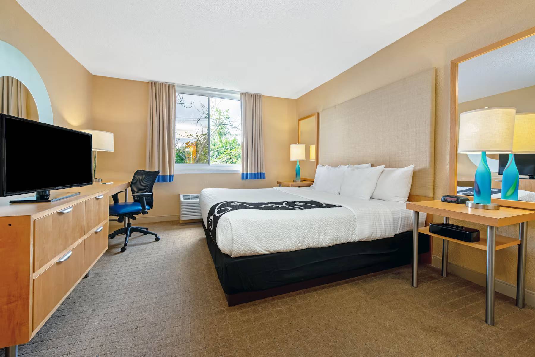 La Quinta Inn & Suites by Wyndham Coral Springs South