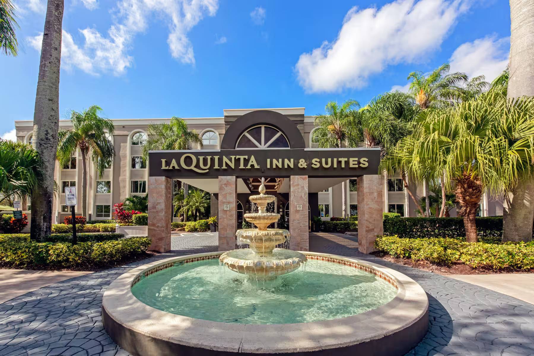La Quinta Inn & Suites by Wyndham Coral Springs South