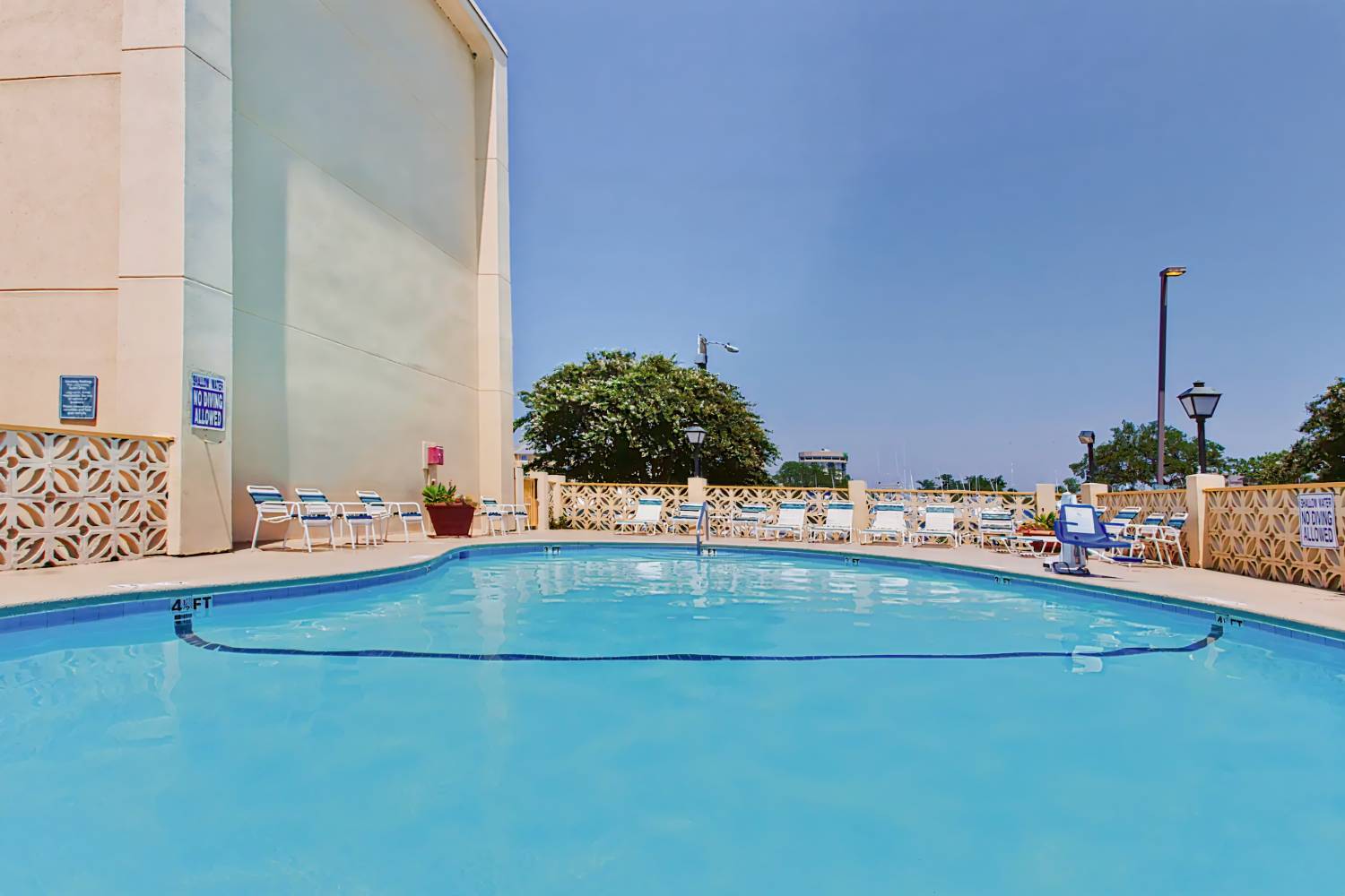 La Quinta Inn & Suites by Wyndham Charleston Riverview