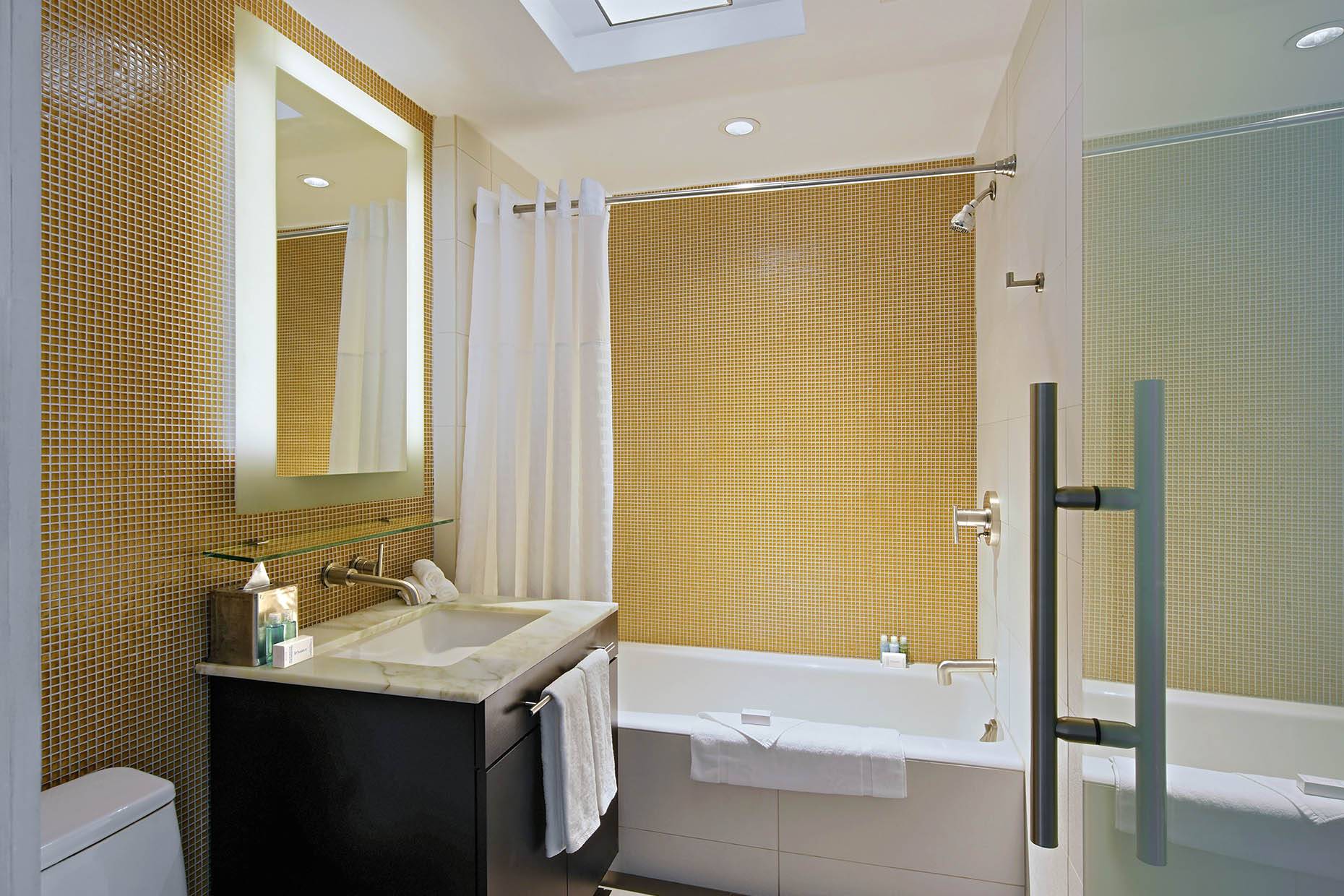 Hotel Breakwater South Beach