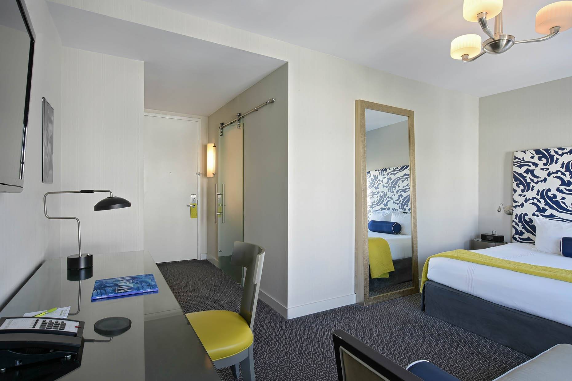 Hotel Breakwater South Beach