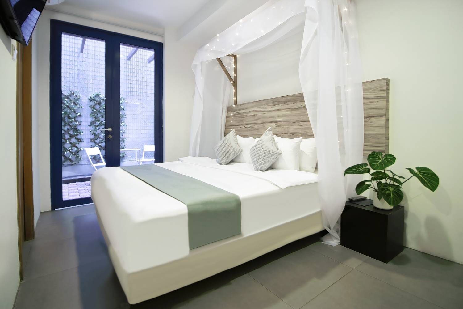 Victoria Hotel, a NuVe Group Collection