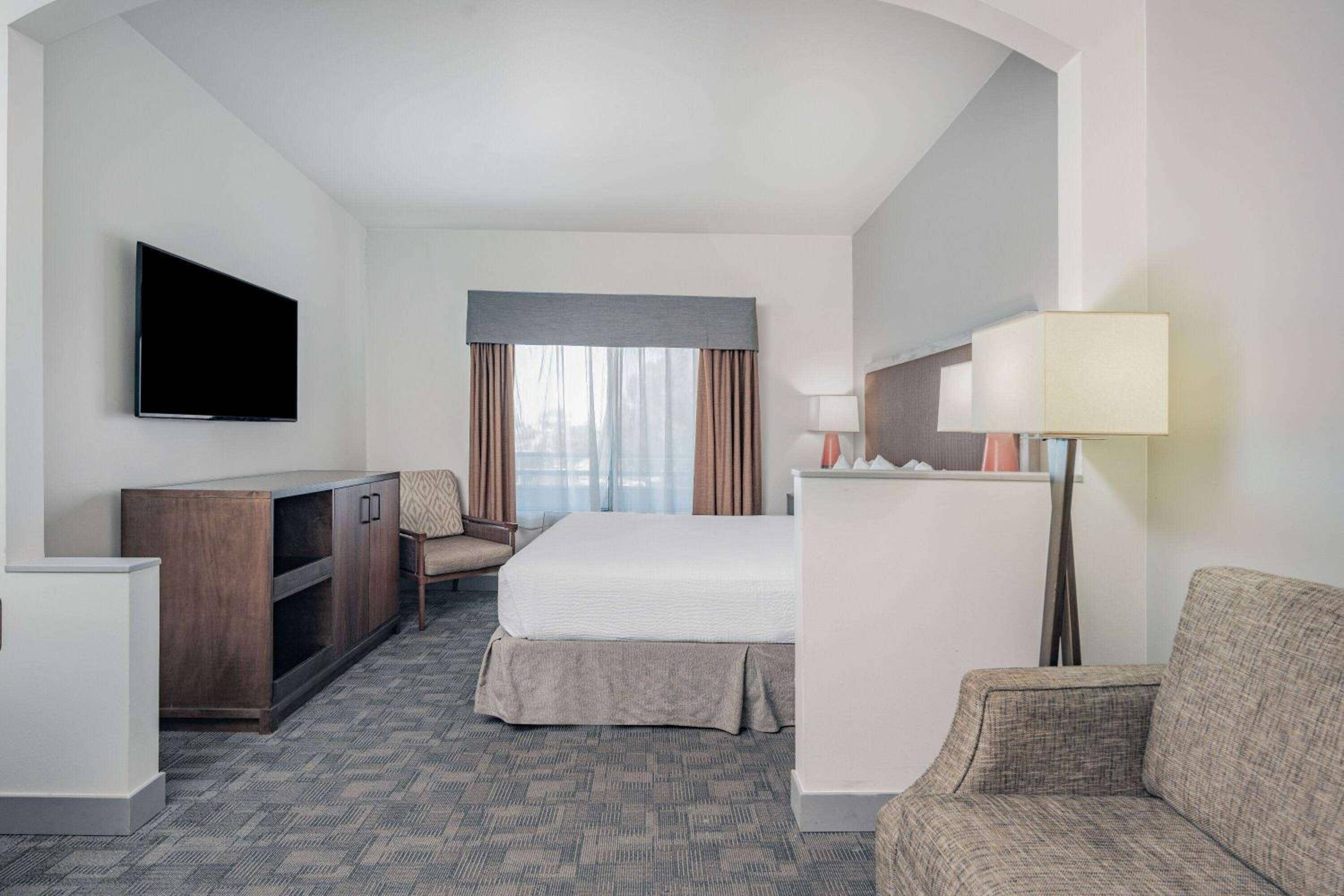 Ramada by Wyndham Bakersfield North