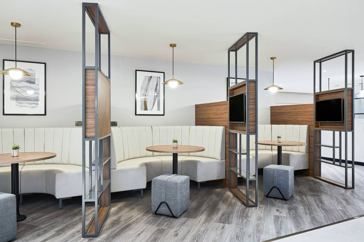 Courtyard by Marriott London Heathrow Airport