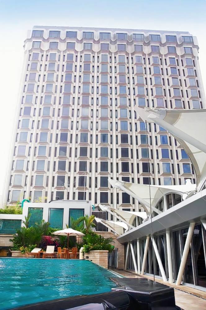 Peninsular Excelsior Hotel