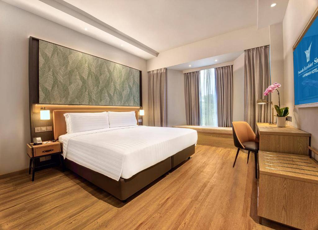 Peninsular Excelsior Hotel