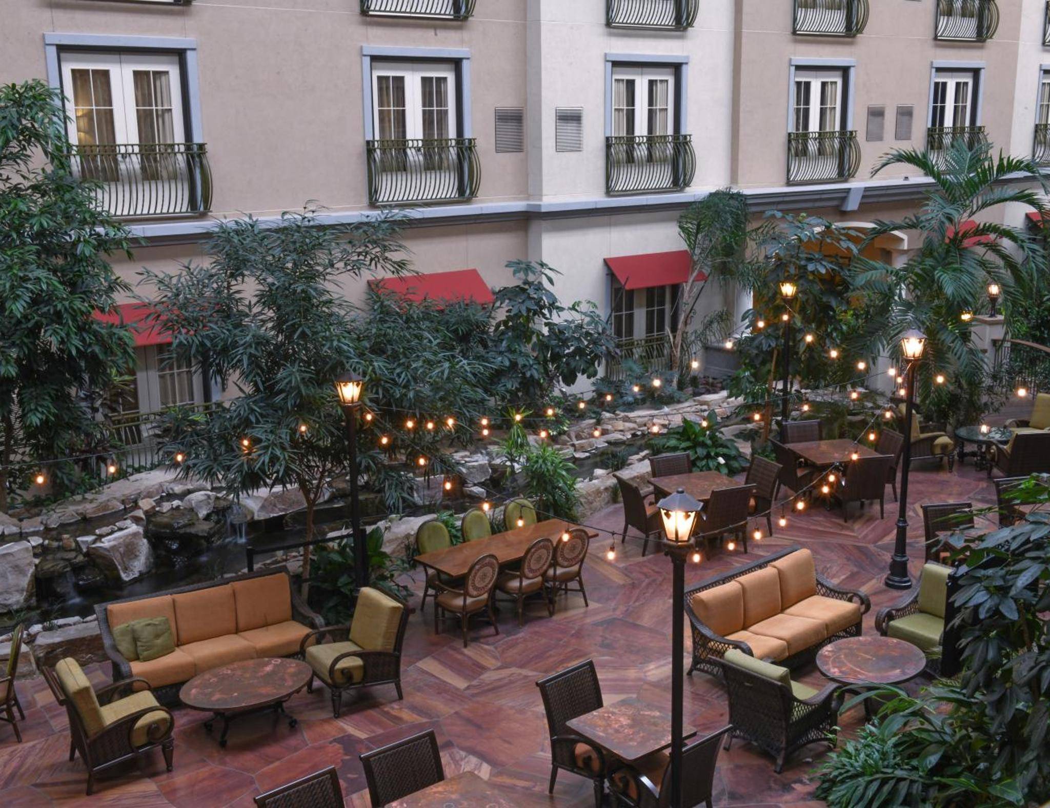 Woolley's Classic Suites Denver Airport