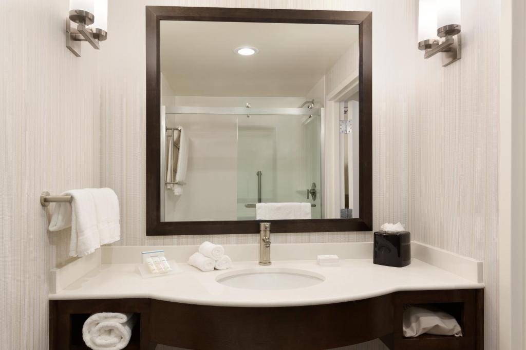 Hilton Garden Inn Boston Logan Airport