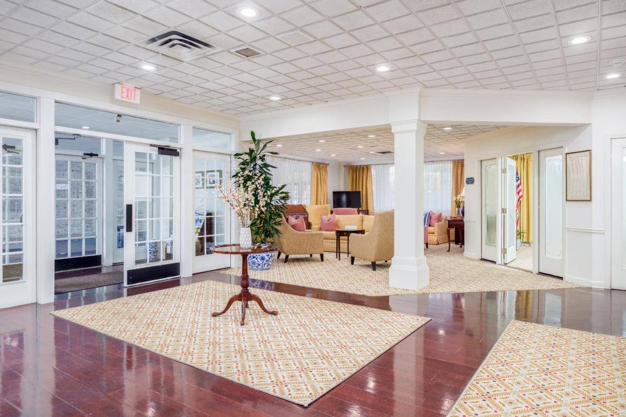 The Farmington Inn & Suites