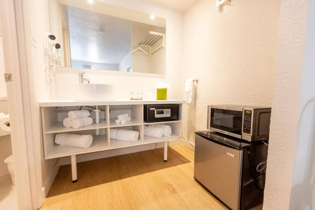 Travelodge by Wyndham Orlando Lake Buena Vista South