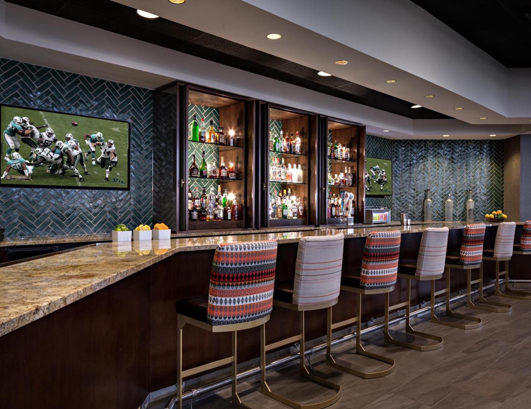 DoubleTree by Hilton Fairfield Hotel & Suites