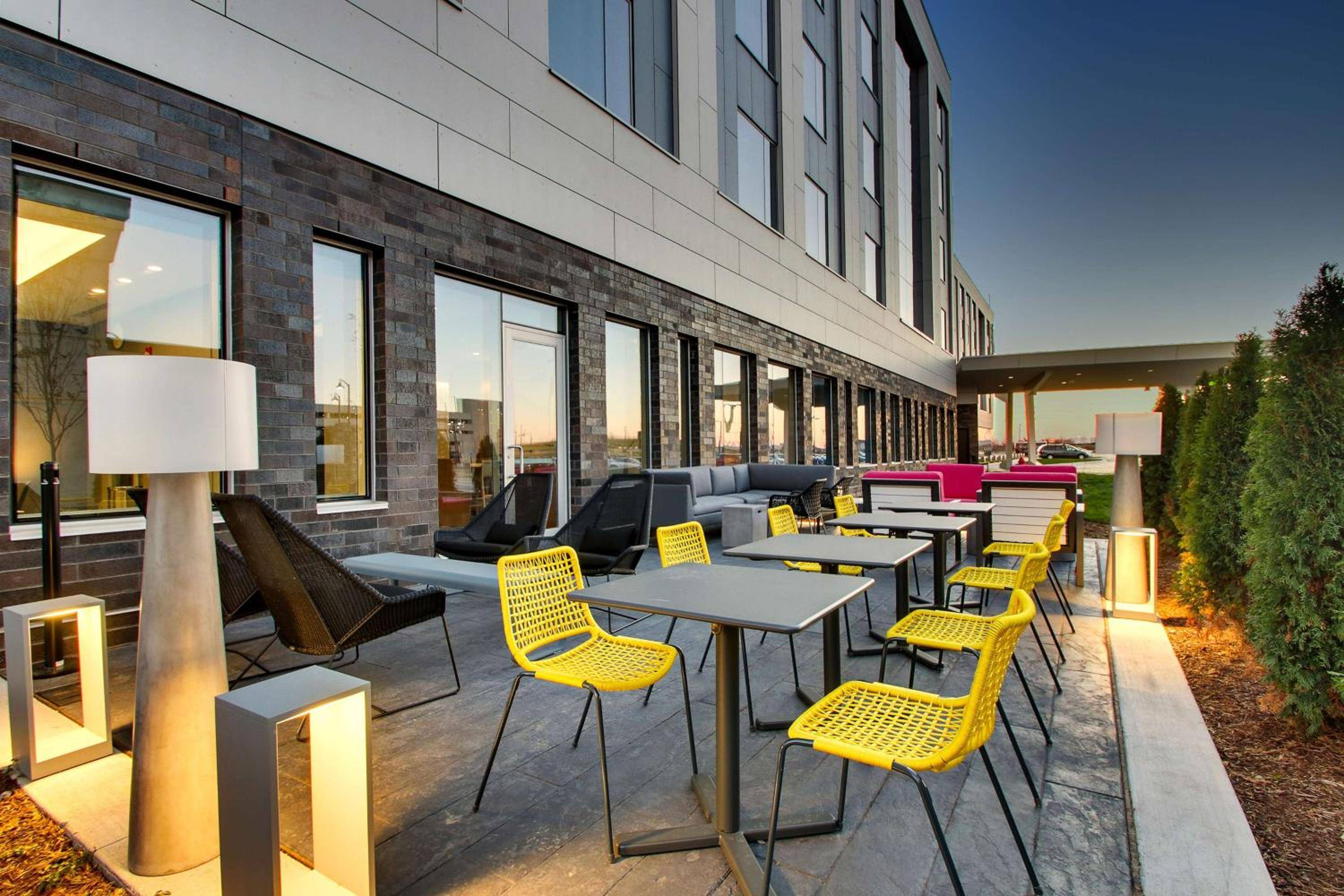 The Rose Hotel Chicago O'hare Tapestry Collection by Hilton