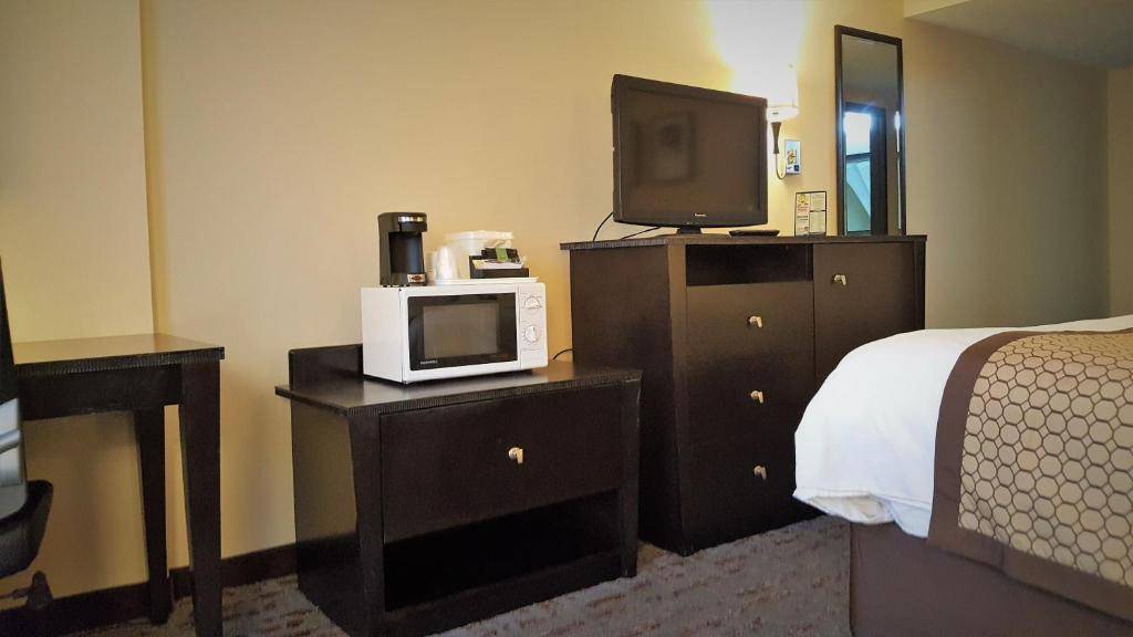 Baymont by Wyndham Belleville Airport Area Free Airport Shuttle