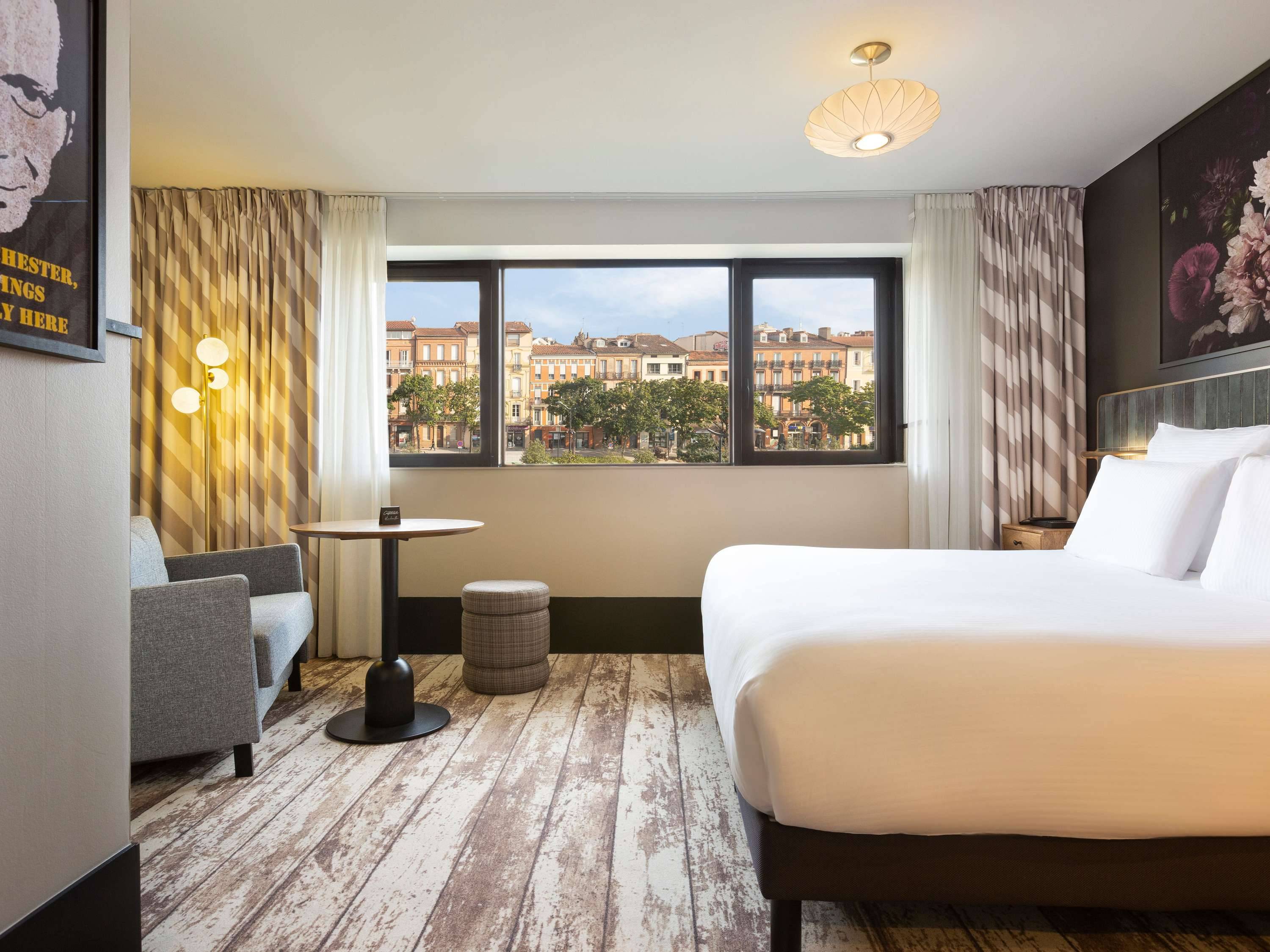 Les Capitouls Toulouse Ctre Handwritten Collection