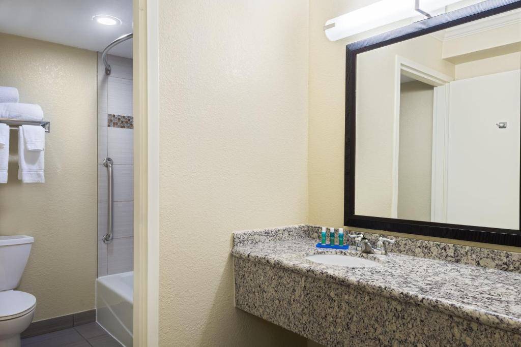 Holiday Inn Express Hotel & Suites Ft. Lauderdale-Plantation, an IHG Hotel